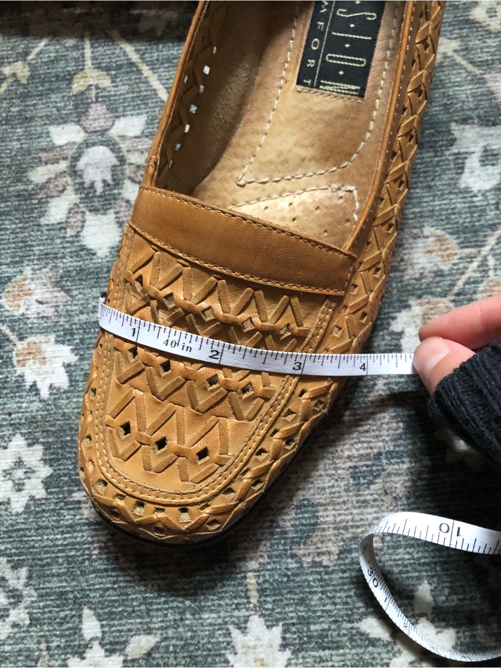 Vintage Tan Leather Slip-On Loafers 🖤 - Picture 8 of 9